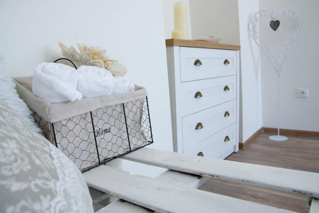 Stylovy Apartman V Centru Nachoda Kültér fotó